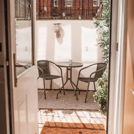 The Oasis Garden Flat